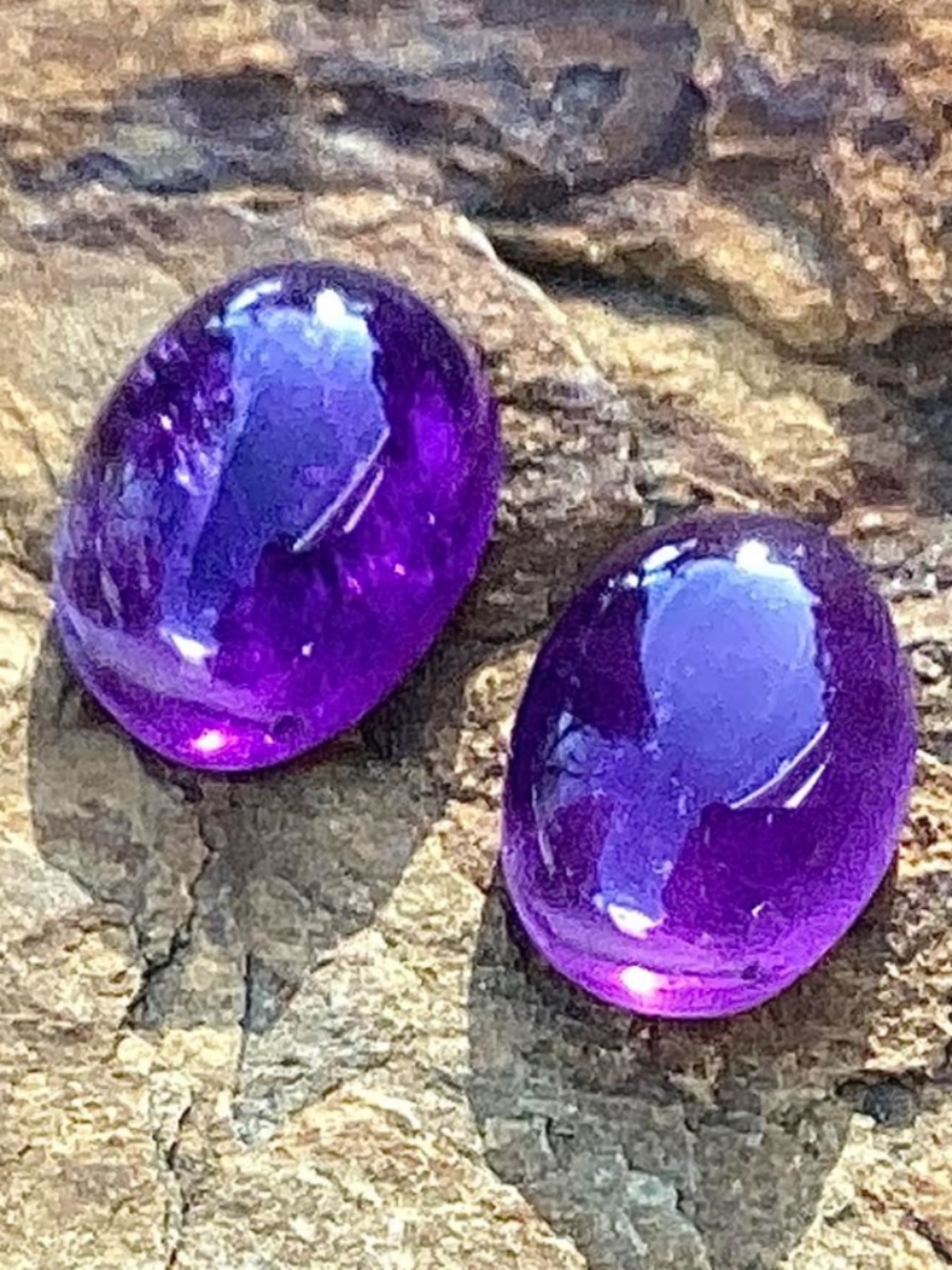 11.85 Carats Set of 2 Matched Amethyst Oval Cabochons, NWT, 8mmx10mm